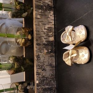BABY FASHION SHOES ( NEW)